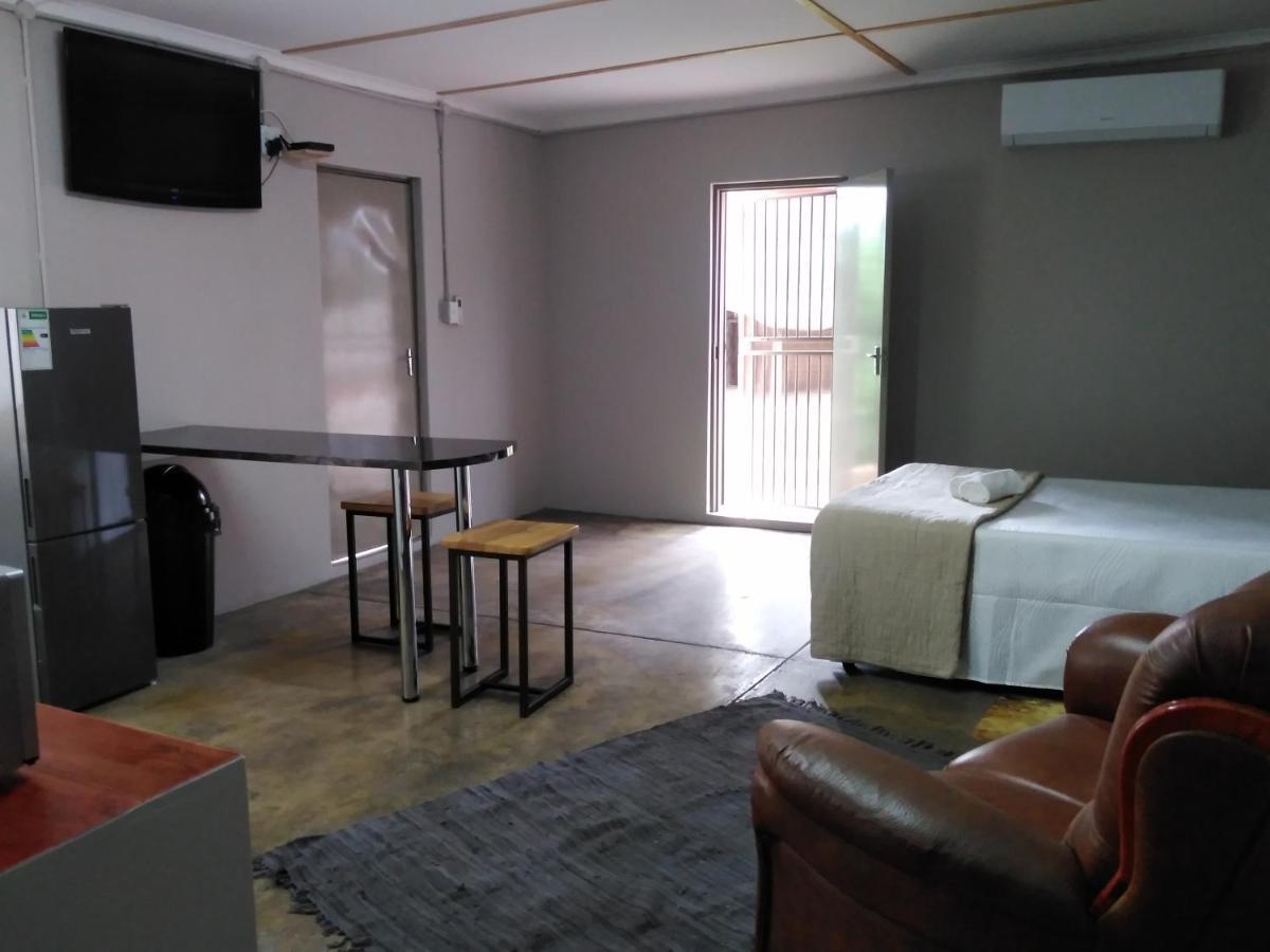 Die Windpomp Guesthouse Gobabis ภายนอก รูปภาพ