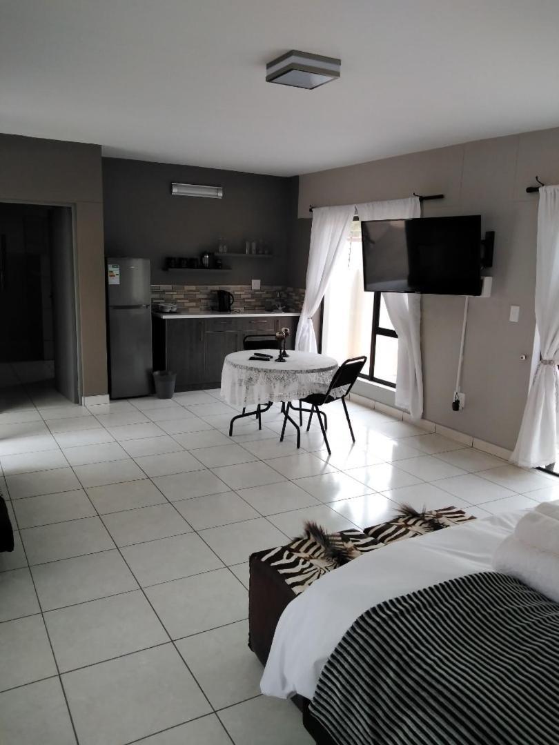 Die Windpomp Guesthouse Gobabis ภายนอก รูปภาพ