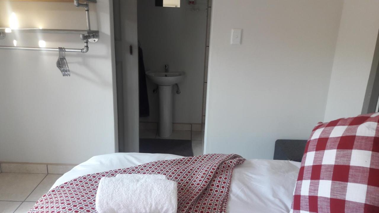 Die Windpomp Guesthouse Gobabis ภายนอก รูปภาพ